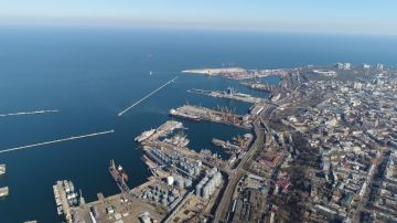 Армия России ночью ударила по украинским портам и судам, используемым в интересах ВСУ, сообщили в Минобороны