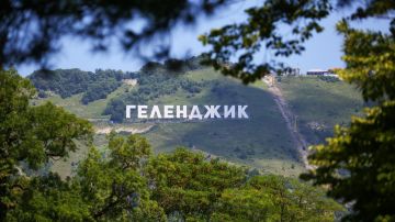 Жертвы атаки БПЛА в Геленджике, сухогруз у побережья Одессы поврежден "Геранью". Новости СВО