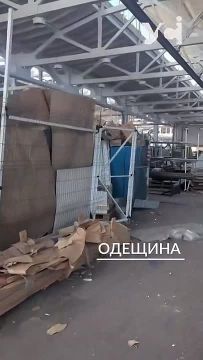 Последствия ракетных попаданий по предприятию в Ильичевске