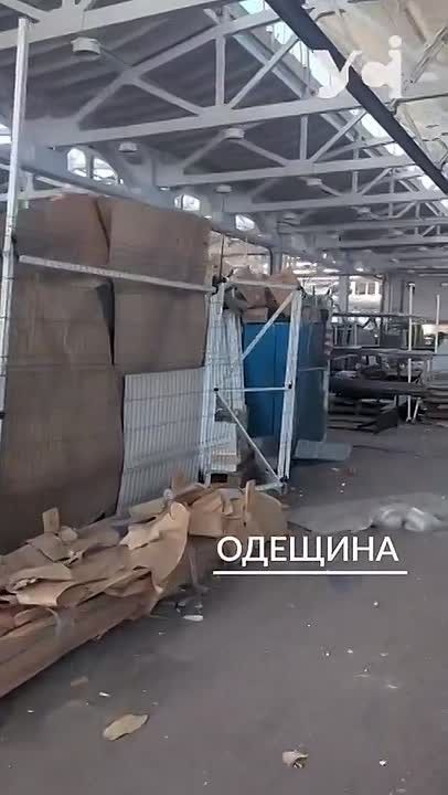 Последствия ракетных попаданий по предприятию в Ильичевске
