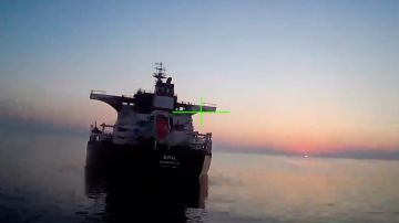 Опубликованы кадры поражения трех сухогрузов в Черном море
