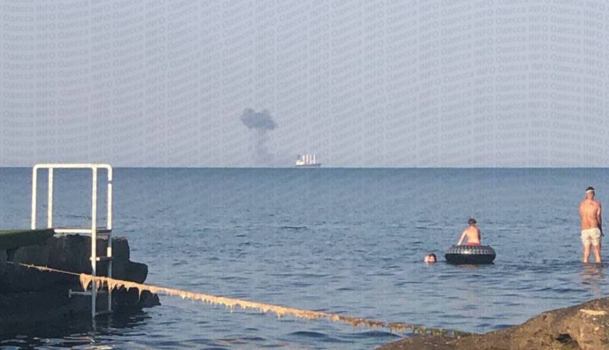 Удары по судну в Одессе. @MilThemeZ