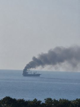 Из Одессы поступают сообщения, что в Черном море российские дроноводы прикурили очередной сухогруз