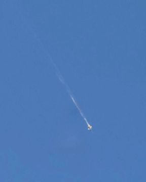 Момент падения горящего МиГ-29 ВС Украины в Одесской области