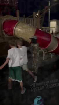 В Одессе дети играют в ТЦК
