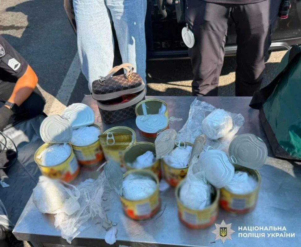 Это неправильные свиньи и они дают неправильную тушёнку