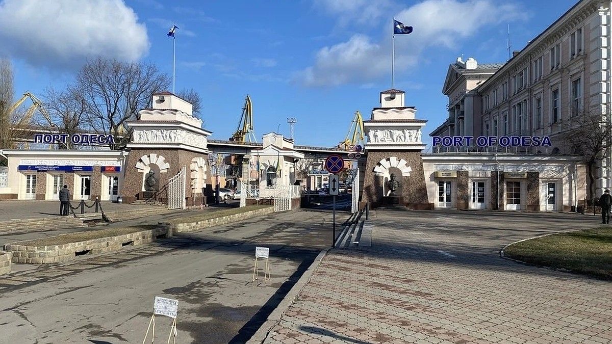 Армия России поразила в порту Одессы сухогруз и танкер с грузами для ВСУ