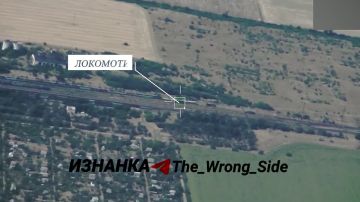 На кадрах момент удара "Геранями" по ремонтно-восстановительному поезду и локомотиву, которые использовались в интересах ВСУ в районе н.п. Раздельная и Старые Шомполы Одесской области