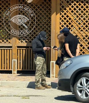 Если кто не верил, что скоро и за женщин возьмутся — то вот вам фотофакт первого звоночка