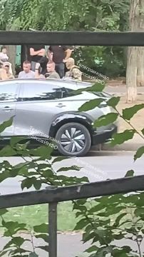 Хроника геноцида. Одесса, ул. Варненская Людоловы ТЦК буднично крутят мужчину