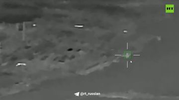 Российские военные поразили танкер в порту Южный Одесской области и сухогруз в порту Одессы