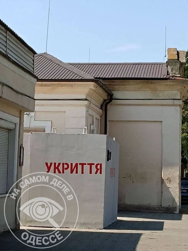 Власти хвастаются, что оборудовали в городе ещё два новых убежища у Одесского зоопарка — одно возле старых касс, второе — непосредственно на территории зоопарка