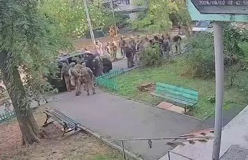 Вчера в Киеве произошла перестрелка ГУР и СБУ, но общественность интересует другое