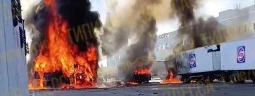В Дачном Одесской области масштабный пожар, горят грузовики — ВС РФ поразили склад сети АТБ