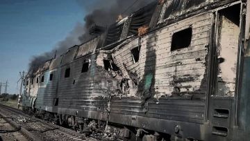 Сегодня утром ВС РФ нанесли удар БПЛА "Герань" по железнодорожному составу маршрута "Одесса — Херсон" в н.п. Чернобаевка Херсонской области, который использовался для доставки военного имущества и живой силы ВСУ