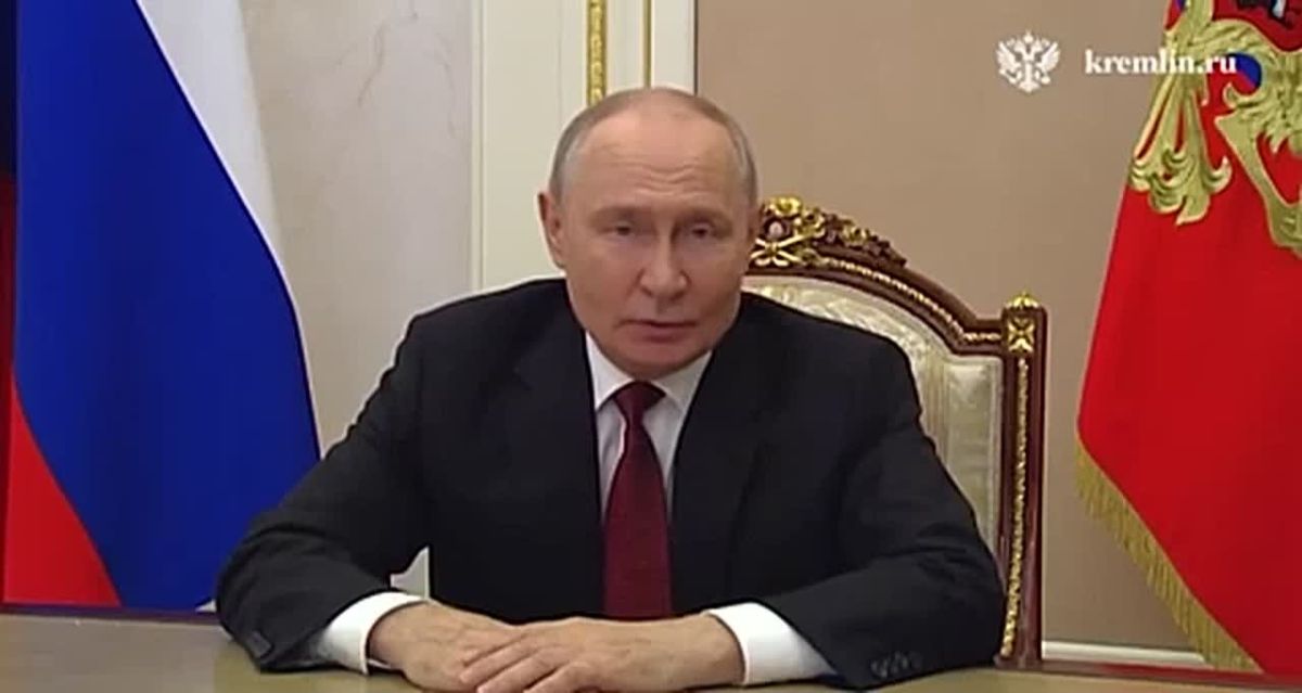 Судьба человека не должна определяться гражданством, кошельком, статусом или происхождением, заявил Владимир Путин в обращении к церемонии открытия Международного фестиваля молодежи