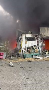 Видео пожара на складе в Одесской области