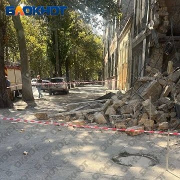 В Одессе рухнул дом, сотни приготовились