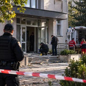 У входа в ТЦК в Львовской области прогремел взрыв: военный ранен
