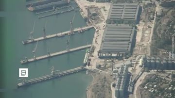 Российские "Герани" атаковали украинский танкер в порту Одесса и сухогруз, шедший в тот же порт, сообщает Минобороны РФ