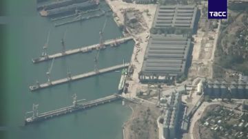 ВС РФ "Геранями-4 сикер" поразили танкер в порту Одесса и сухогруз в акватории Черного моря