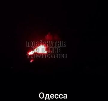 В Одессе очевидцы сняли мощный пожар: горят склады ВСУ с боеприпасами