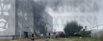 В Одессе горит завод красок на объездной, сообщают местные ТГ-каналы
