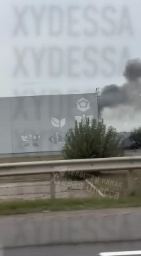 В Одессе горит лакокрасочный завод на объездной после удара, — местные паблики