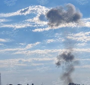 Предположительно поражено судно на рейде Ильичевска в Одесской области