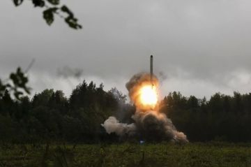 ВС РФ нанесли удар по центру обработки данных компании «Киевстар» в Киеве, которая обеспечивает связь и интернет для ВСУ, сообщило Минобороны России