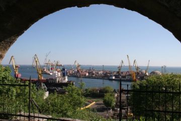 «Экономическая правда»: Неизвестные силой захватили морской терминал под Одессой