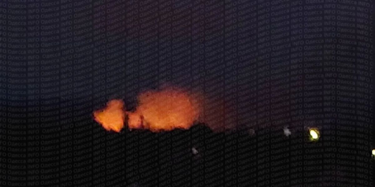 Пожар на месте прилета по Одессе полчаса назад