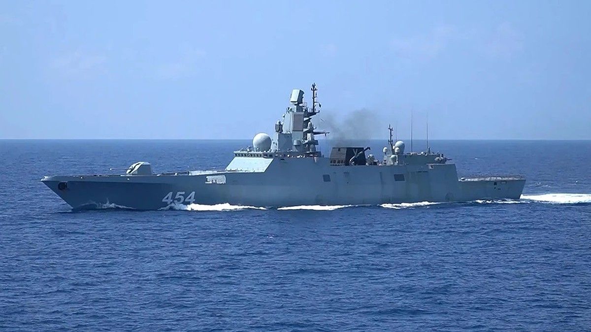ВС России поразили судно с военным грузом для ВСУ в порту Одесса