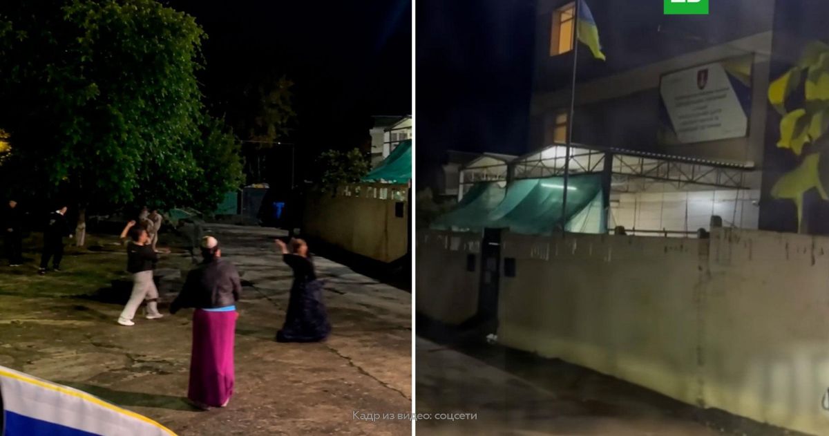 СМИ: цыгане в Одессе забросали камнями здание ТЦК из-за мобилизованного барона